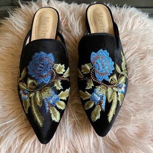New Mavirs slip on mules sz. 9